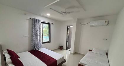 Hotel Shree Radhe Laxmi
