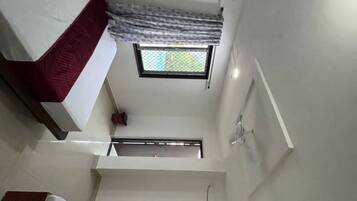 Habitación familiar | Camas supletorias, wifi gratis, ropa de cama