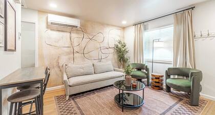 Designer Living Pet-friendly UNR 2BR 1BA