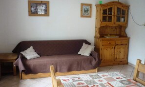 Living area - 2-room Apartment for 4 People, 3-star Rating, South-east Facing (Valloire)