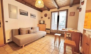 Living area - Apartment in Praz-sur-arly Near Ski Slopes (Crest-Voland)