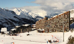 Exterior - Apartment in Preyerand at Ski Slopes (Les Belleville)