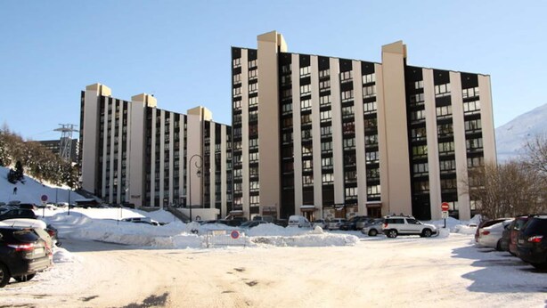 Exterior - Apartment in Preyerand at Ski Slopes (Les Belleville)