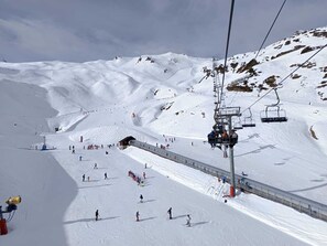 Snow and ski sports - Apartment 3 to 6 pers. Located 10 minutes' walk from the cable cars and thermal baths. (Cauterets)