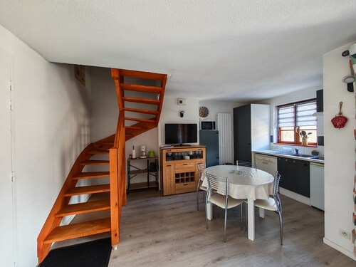 Apartment 3 to 6 pers. Located 10 minutes' walk from the cable cars and thermal baths.