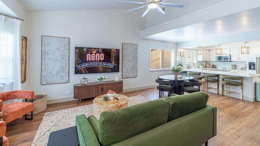 The Deco Retreat - UNR - Pet Friendly