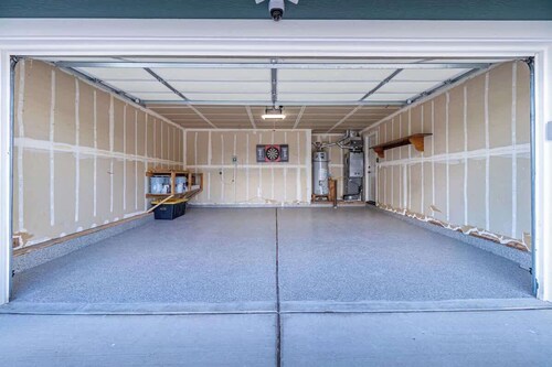 Modern Western Retreat Pet Friendly 4 Bed 2 Bath