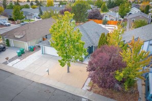 House | 3 bedrooms, Internet - Modern Western Retreat Pet Friendly 4 Bed 2 Bath (Reno)