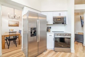 House | 3 bedrooms, Internet - Modern Western Retreat Pet Friendly 4 Bed 2 Bath (Reno)