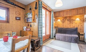 Interior - Cozy Studio With Mountain Views (Aussois)