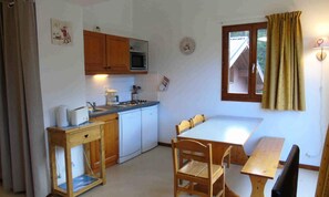 Dining - 2 Rooms for 6 People (Modane)
