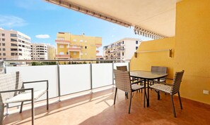 Outdoor dining - Apt. Blasco Ibaa+-ez 25 (Canet de Berenguer)