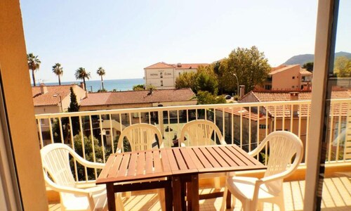 Apartment in Les Sablettes With Sea View