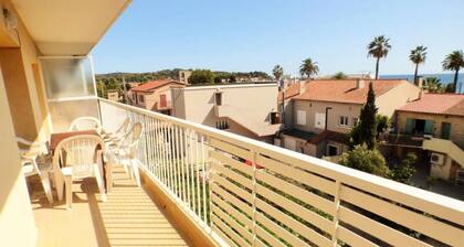 Apartment in Les Sablettes With Sea View