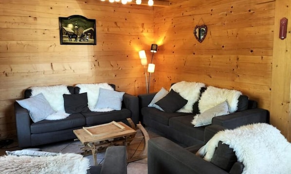 Living area - Chalet in Chinaillon by Ski Slopes (Le Grand-Bornand)