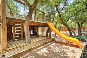 House | 3 bedrooms, Internet - Contemporary 3BR Country Gem Swim Spa Fire Pit (Dripping Springs)