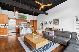 3 habitaciones, escritorio y acceso a internet