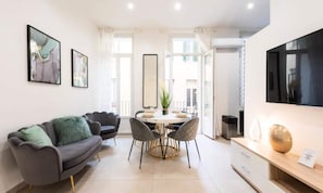 Living area - Apartment in Cannes Near Palais des Festivals (Cannes)