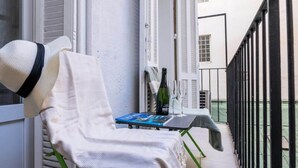 Unclassified image, 3 of 3, button - Apartment in Cannes Near Palais des Festivals (Cannes)