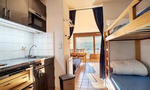 Tabla de planchar con plancha