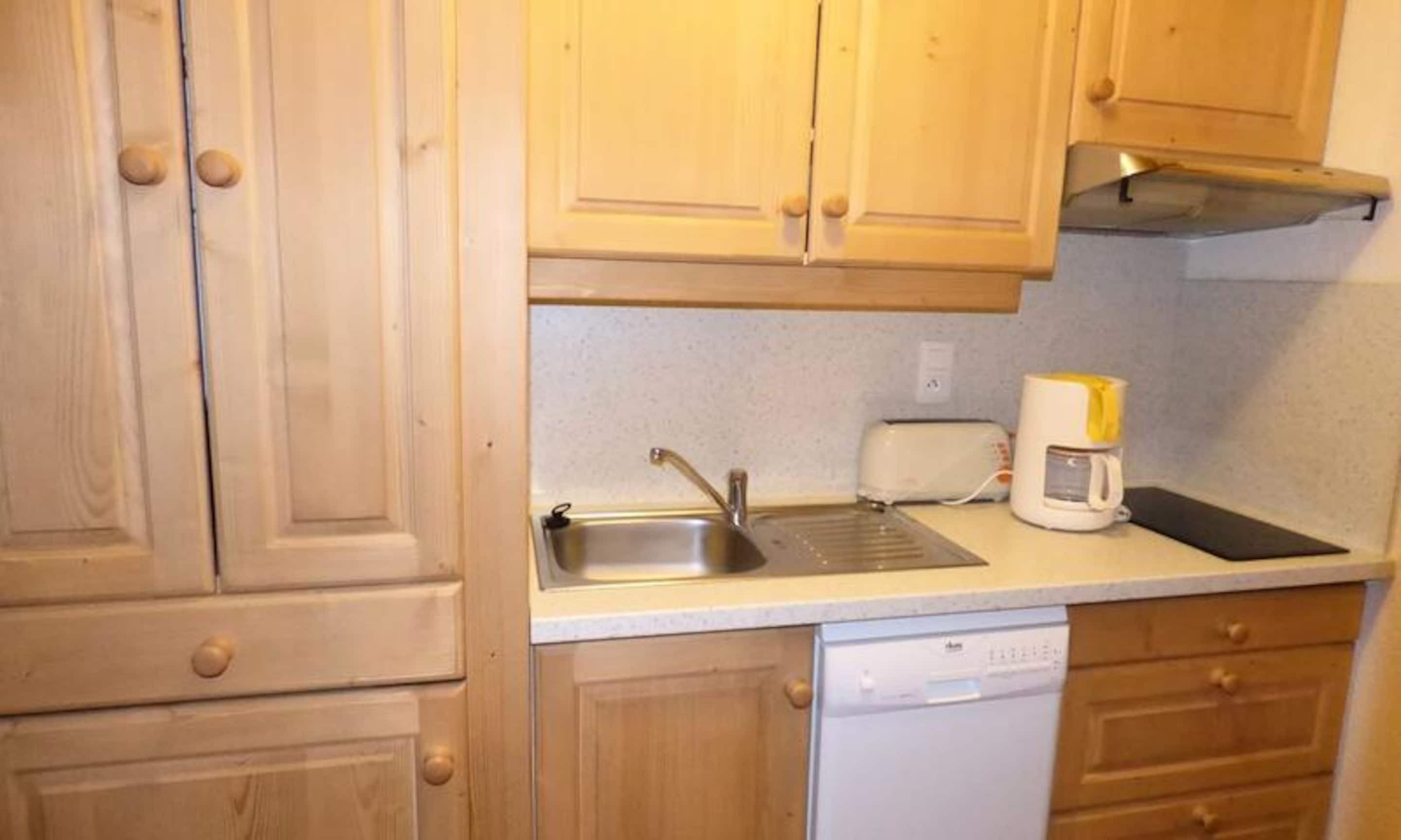 Tủ lạnh, lò vi sóng, lò nướng, máy rửa bát 