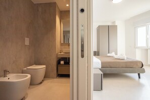 Hårtork, handdukar och toalettpapper