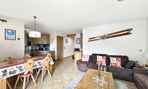 Living area - Rous02 - Apartment 6/8 People. Resort Center (Araches-la-Frasse)