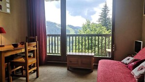 Living area - Apartment Near Mont Rond Ski Slopes (Notre-Dame-de-Bellecombe)