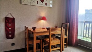 Dining - Apartment Near Mont Rond Ski Slopes (Notre-Dame-de-Bellecombe)