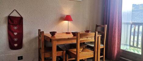Apartment | Dining