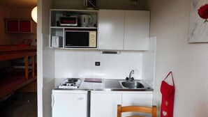 Private kitchen - Apartment Near Mont Rond Ski Slopes (Notre-Dame-de-Bellecombe)