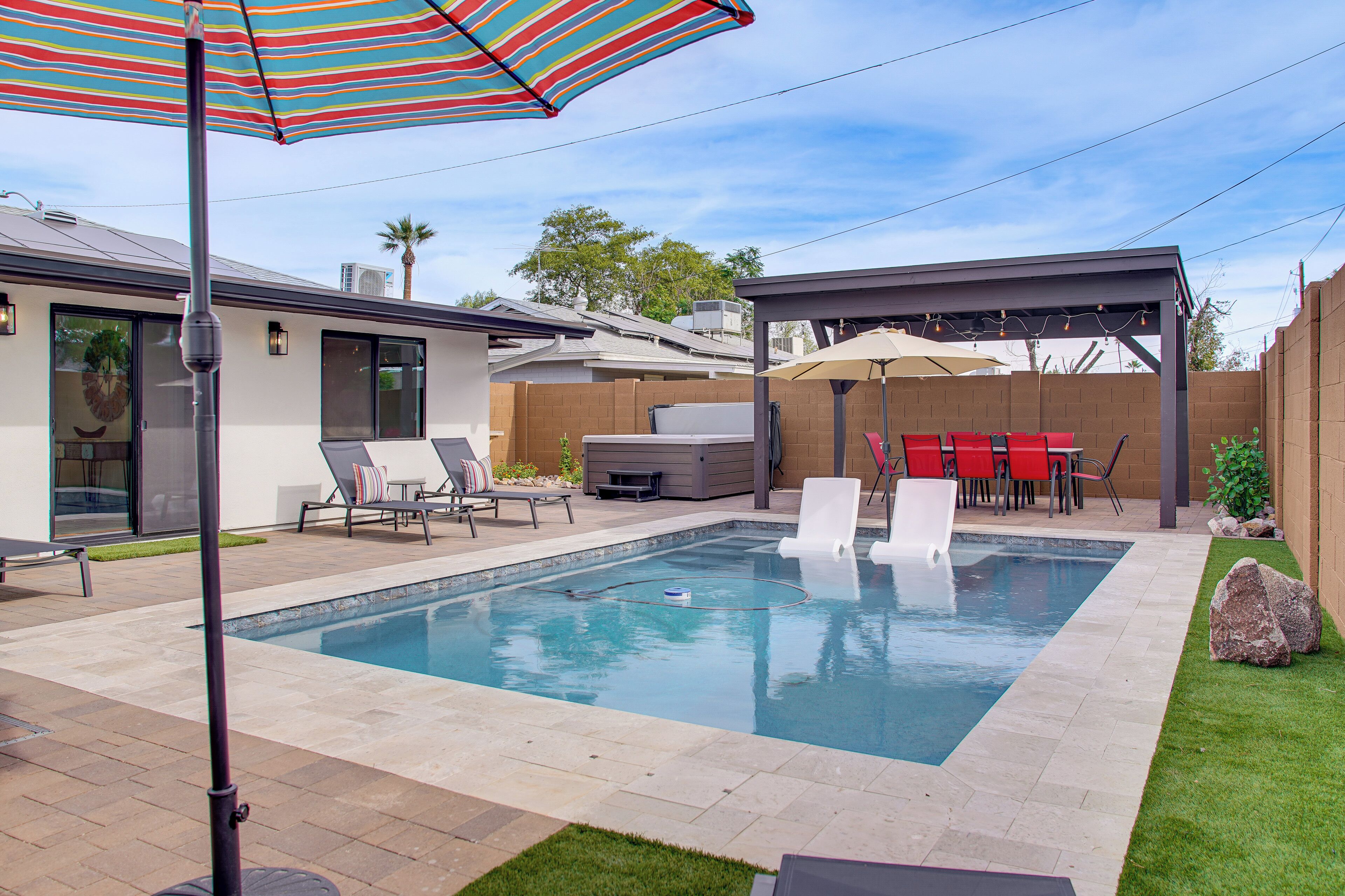 House (5 Bedrooms) | Front of property