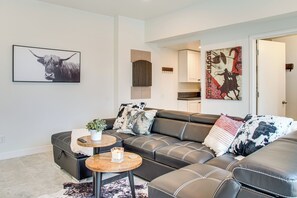 House (5 Bedrooms) | Interior