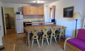 Fridge, microwave, oven, dishwasher - 3 Rooms for 8 People (Modane)