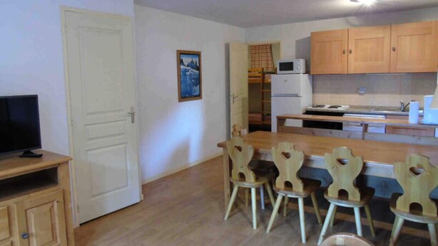 Coffee/tea maker, fridge, microwave, oven - 3 Rooms for 8 People (Modane)