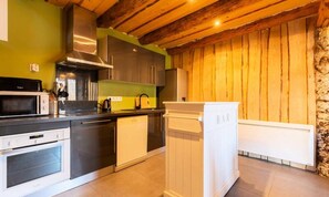 Fridge, microwave, oven, dishwasher - House in Louron Valley Near Peyragudes (Loudervielle)