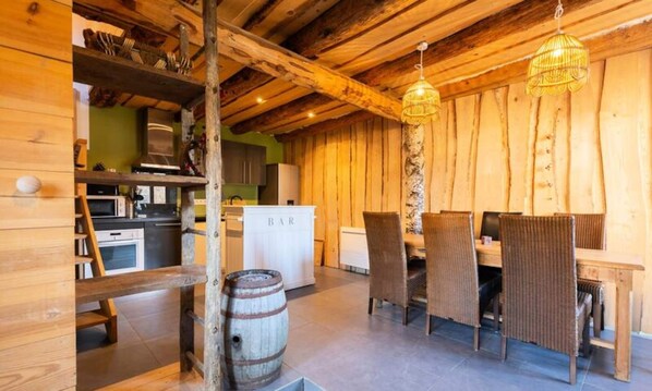 Dining - House in Louron Valley Near Peyragudes (Loudervielle)