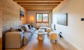 Living area - Apartment in Les Allues Near Ski Lifts (Les Allues)