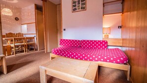 Interior - Flat Stones 31 (Les Avanchers-Valmorel)
