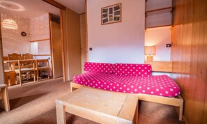 Interior - Flat Stones 31 (Les Avanchers-Valmorel)
