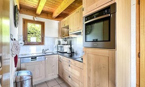 Fridge, microwave, oven, coffee/tea maker - Ch143 - Cozy Chalet 6 People. Near Gondola (Araches-la-Frasse)