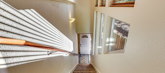 Redwoods Escape w/ Hot Tub: Near Russian River!