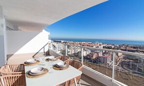 Outdoor dining - Apartment in Canet With Pool & Spa (Canet de Berenguer)