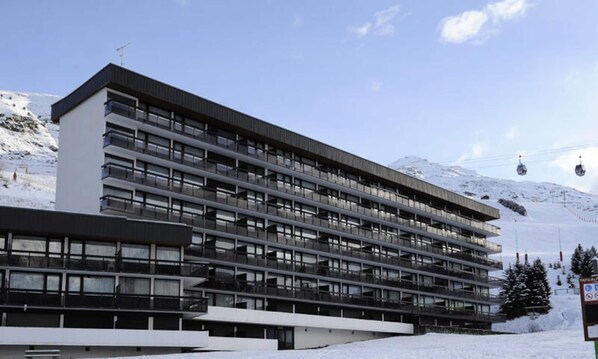 Exterior - Charming Renovated Studio Ski-in/ski-out Access South-facing Balcony (Les Belleville)