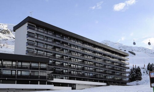Charming Renovated Studio Ski-in/ski-out Access South-facing Balcony