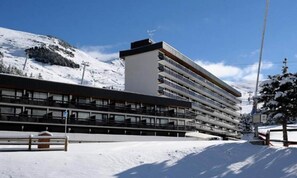 Exterior - Charming Renovated Studio Ski-in/ski-out Access South-facing Balcony (Les Belleville)