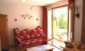 Living area - Apartment in Les Clots Near Ski Lifts (Valloire)