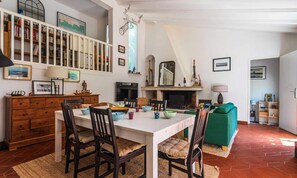 Dining - House in Hyeres Near Almanarre Beach (Hyères)