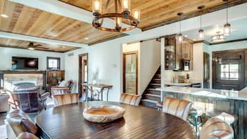 House (2 Bedrooms) | Interior