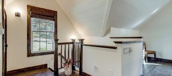 Old Stone Cottage Retreat in the Heart of Missouri